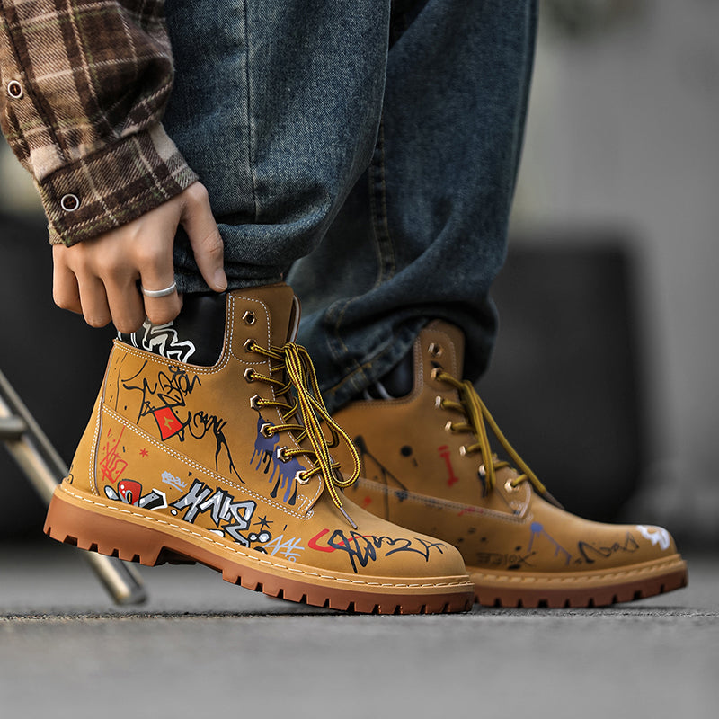 ♛𝔽𝕦𝕤𝕚𝕠𝕟 𝔽𝕠𝕔𝕦𝕤☢︎ᴄᴀꜱᴜᴀʟ ᴅʀᴇꜱꜱ ♜✽2026✽ 街頭塗鴉高筒隱形增高七孔男靴 YH-61