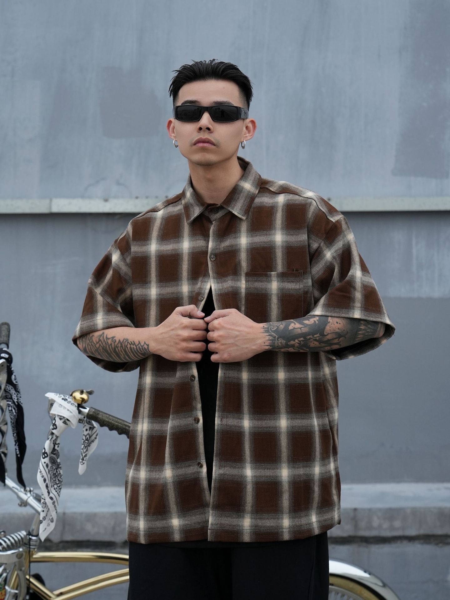 𝔽𝕦𝕤𝕚𝕠𝕟 𝔽𝕠𝕔𝕦𝕤 -ᴄʜɪᴄᴀɴᴏ♠︎悍匪♠︎美版重磅嘻哈寬鬆格子短袖襯衫