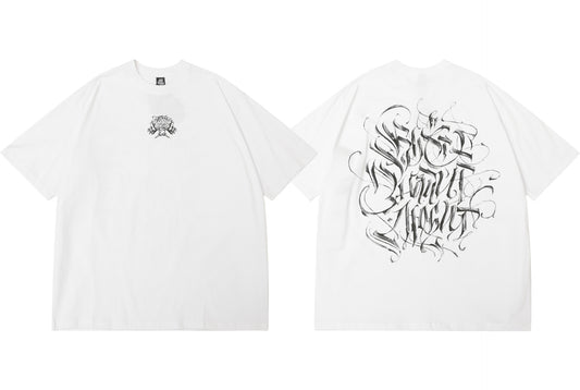 𝔽𝕦𝕤𝕚𝕠𝕟 𝔽𝕠𝕔𝕦𝕤 -ᴄʜɪᴄᴀɴᴏ♠︎悍匪♠︎ 美式嘻哈寬鬆哥德滿版字體短袖