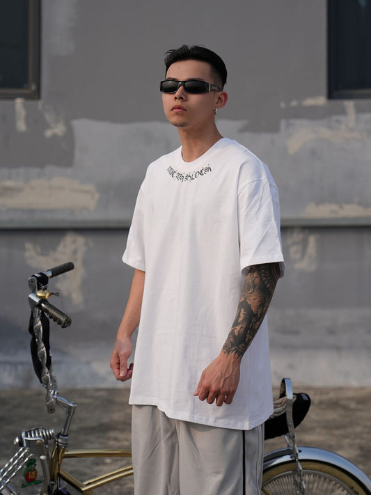 𝔽𝕦𝕤𝕚𝕠𝕟 𝔽𝕠𝕔𝕦𝕤 -ᴄʜɪᴄᴀɴᴏ♠︎悍匪♠︎美式嘻哈寬鬆重磅圓領TATTOO文字短袖