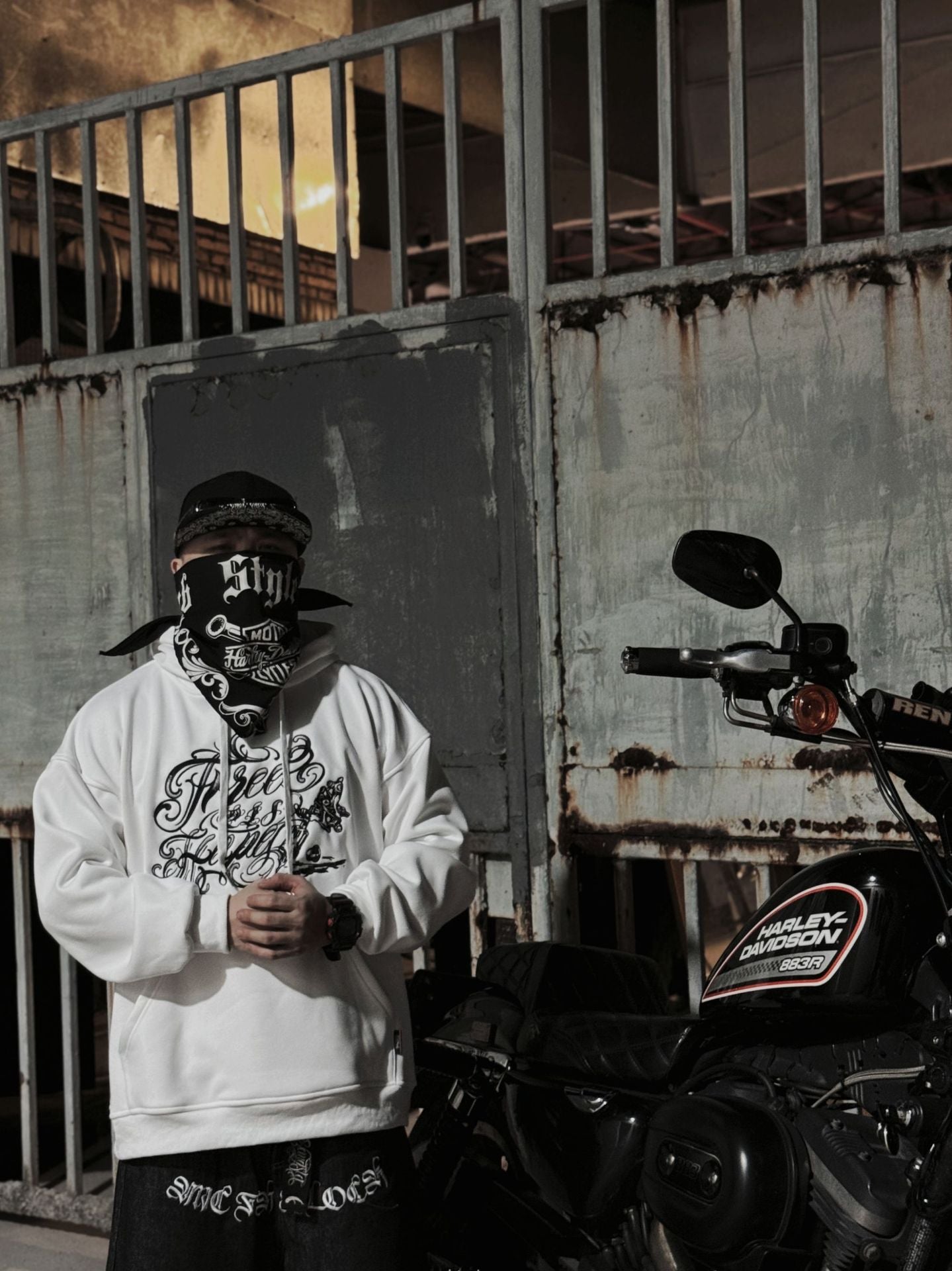 𝔽𝕦𝕤𝕚𝕠𝕟 𝔽𝕠𝕔𝕦𝕤 -ᴄʜɪᴄᴀɴᴏ♠︎悍匪♠︎美式嘻哈上衣電繡刺客筆連帽長袖大學帽T