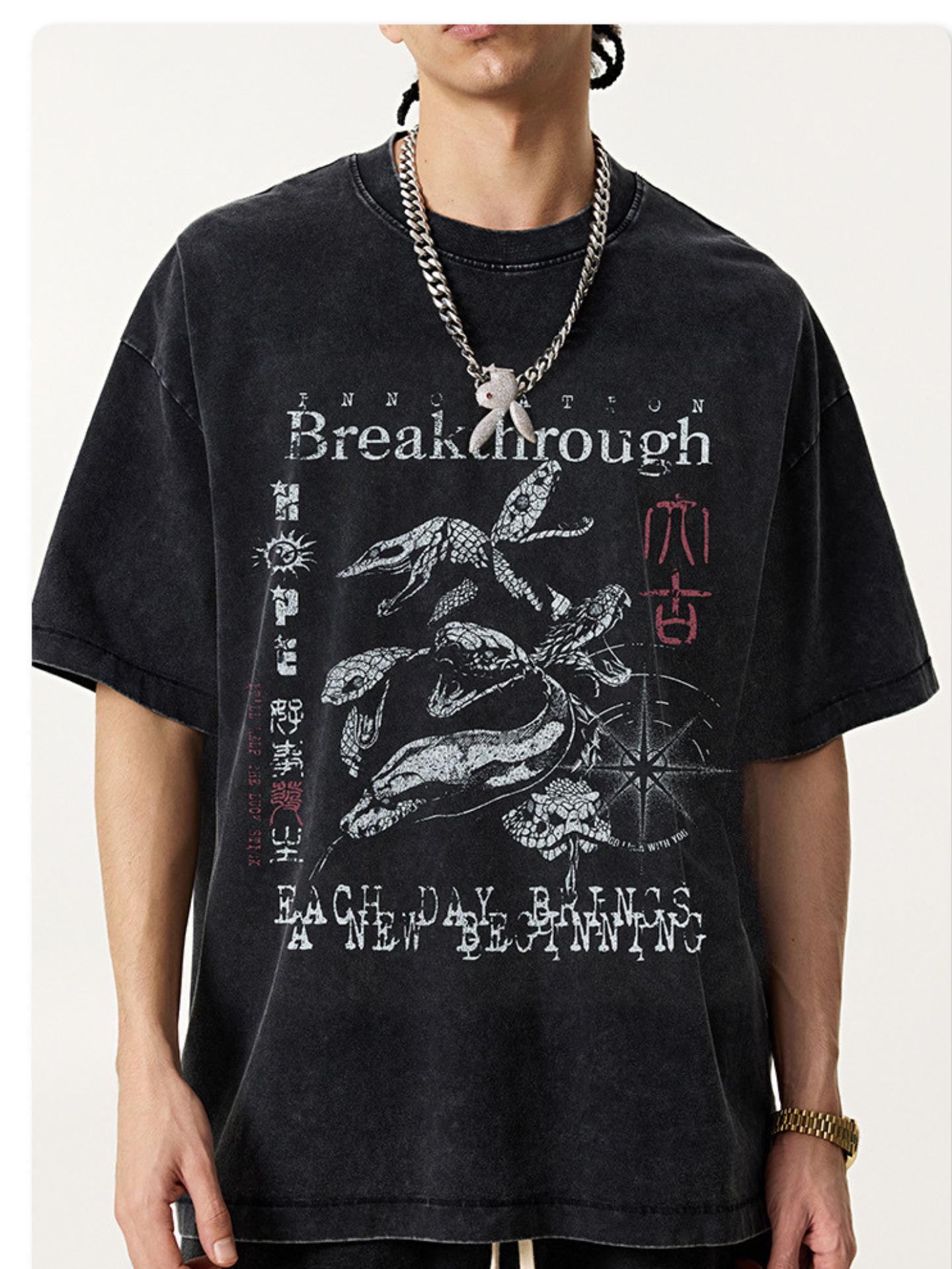 ▶𝔽𝕦𝕤𝕚𝕠𝕟 𝔽𝕠𝕔𝕦𝕤 ⌘𝓦𝓪𝓼𝓱𝓮𝓭 𝔀𝓲𝓷𝓭 ◀ 2025夏季歐美潮牌小眾暗黑系設計去鬆蛇年印花做舊圓領短袖T恤 TZ-18