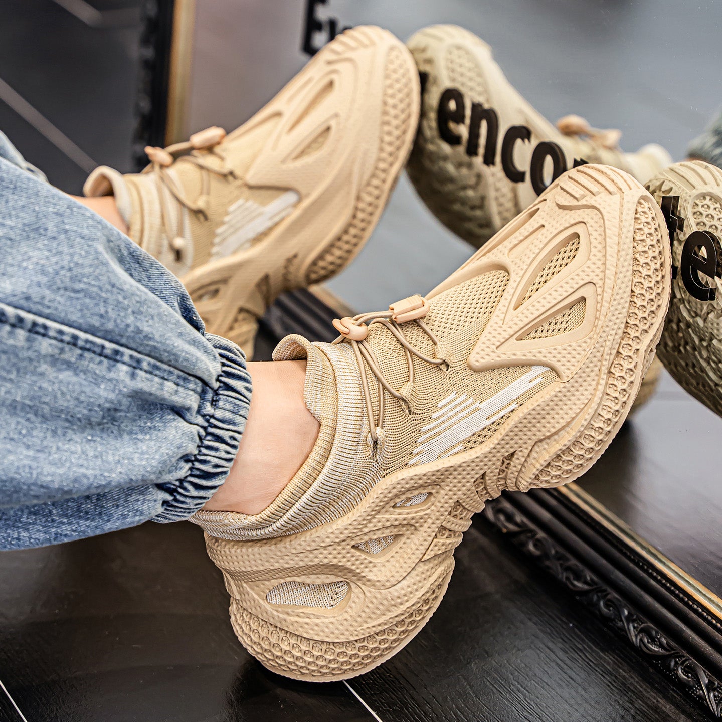 ♛𝔽𝕦𝕤𝕚𝕠𝕟 𝔽𝕠𝕔𝕦𝕤☢︎ᴄᴀꜱᴜᴀʟ ꜱɴᴇᴀᴋᴇʀ ♜✽𝟤𝟢𝟤𝟧✽春夏新包覆感網襪設計機能性運動鞋   男女款  M18