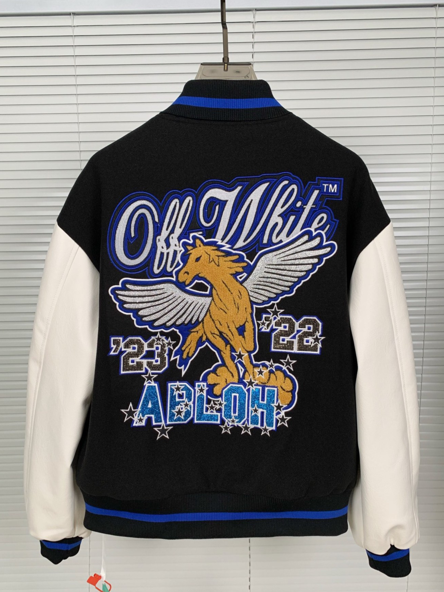 snɔoɟ uoı̣snɟ - 2025秋冬新款 OW 燙鑽天馬字母圖案棒球外套男女同款 SM-258