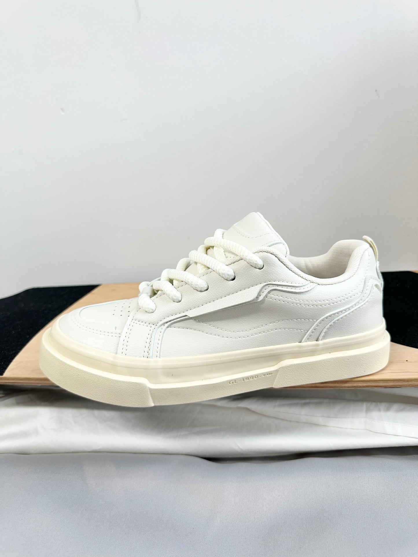 ♛𝔽𝕦𝕤𝕚𝕠𝕟 𝔽𝕠𝕔𝕦𝕤☢︎ꜱᴋᴀᴛᴇ ꜱʜᴏᴇꜱ ♜✽𝟤𝟢𝟤𝟧✽ 春夏新款陽光繽紛復古側裙板鞋 男女情侶款(35-44號) xɴ𝟨𝟪