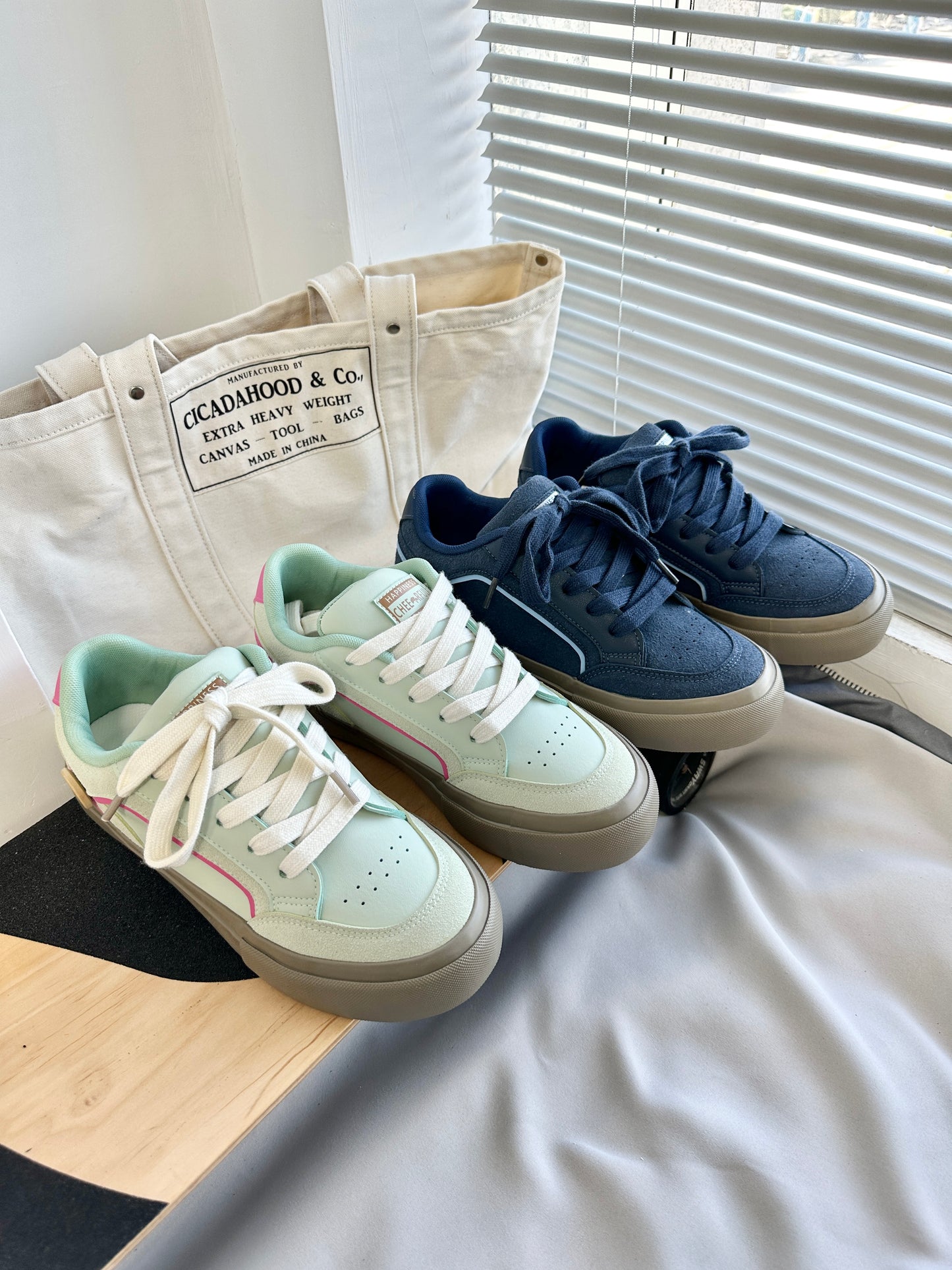 ♛𝔽𝕦𝕤𝕚𝕠𝕟 𝔽𝕠𝕔𝕦𝕤☢︎ꜱᴋᴀᴛᴇ ꜱʜᴏᴇꜱ ♜✽𝟤𝟢𝟤𝟧✽ 春夏新款時尚繽紛鈕扣版板鞋 男女情侶款(35-44號) xɴ𝟪𝟤