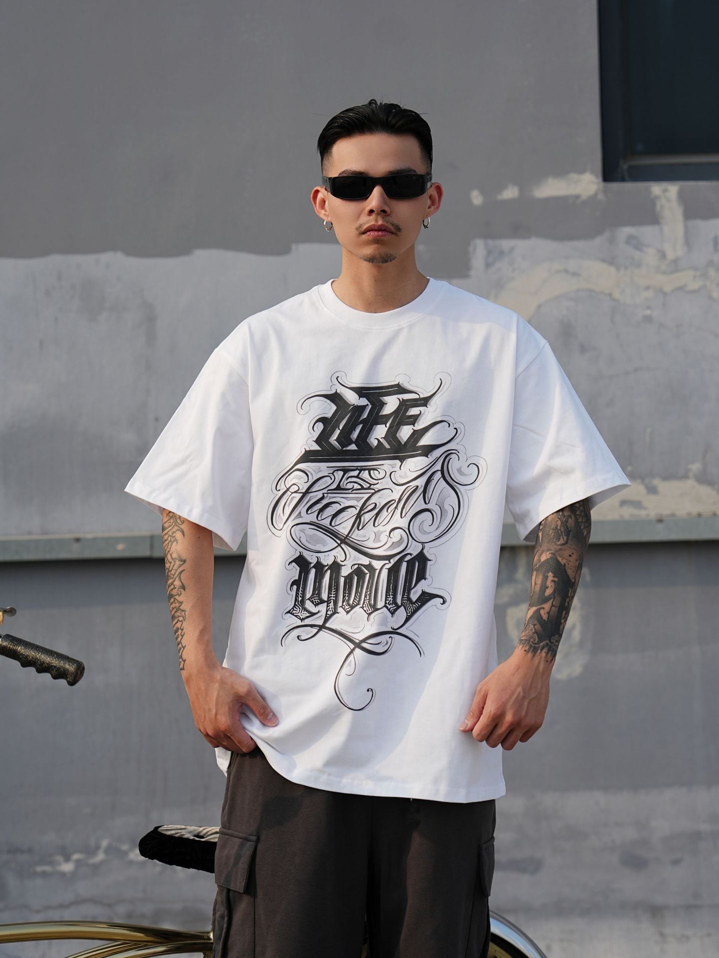 𝔽𝕦𝕤𝕚𝕠𝕟 𝔽𝕠𝕔𝕦𝕤-ᴄʜɪᴄᴀɴᴏ♠︎悍匪♠︎美式風格哥德草寫字體寬鬆短袖