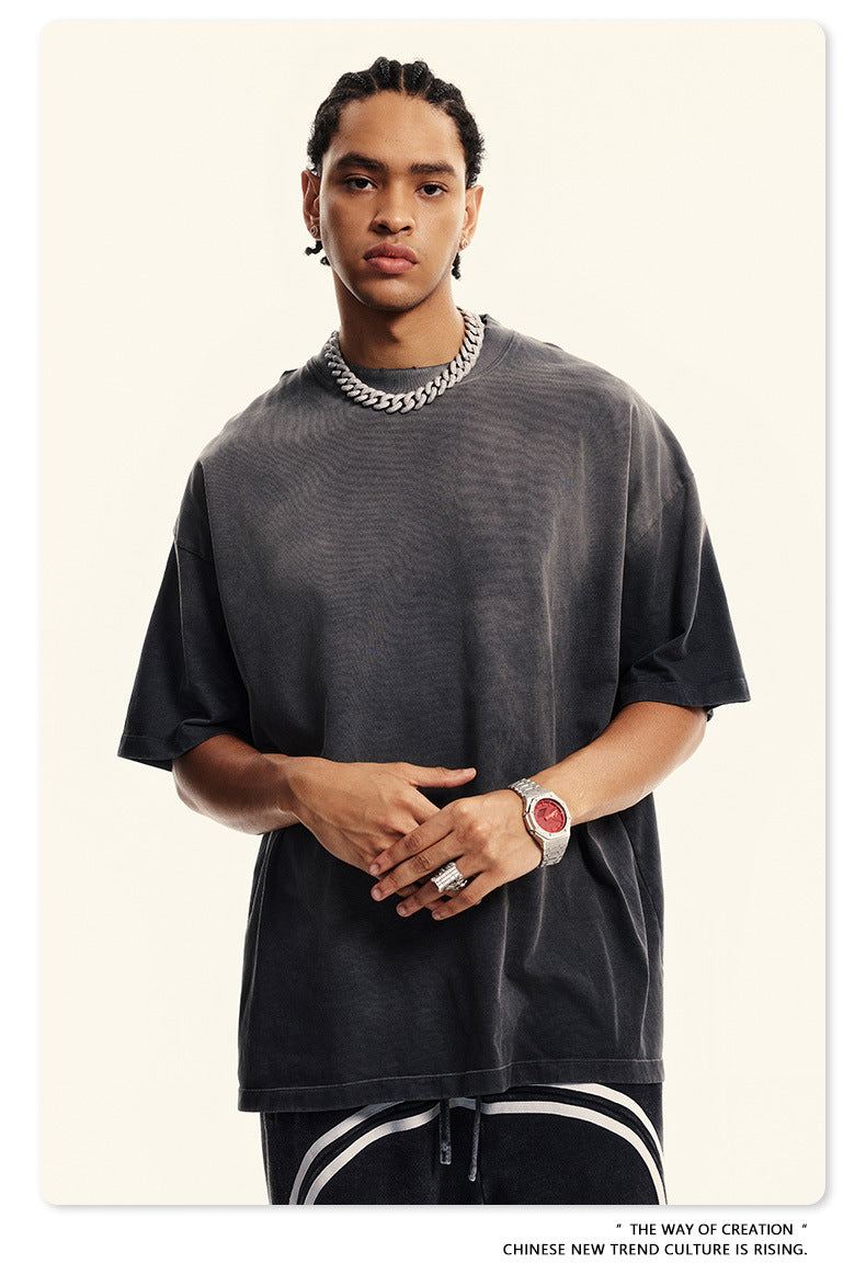 ▶𝔽𝕦𝕤𝕚𝕠𝕟 𝔽𝕠𝕔𝕦𝕤 ⌘𝓦𝓪𝓼𝓱𝓮𝓭 𝔀𝓲𝓷𝓭 ◀ 2025春夏潮牌ins新款纯棉水洗做舊短袖街頭巴家重磅半袖Ｔ恤 TZ-05