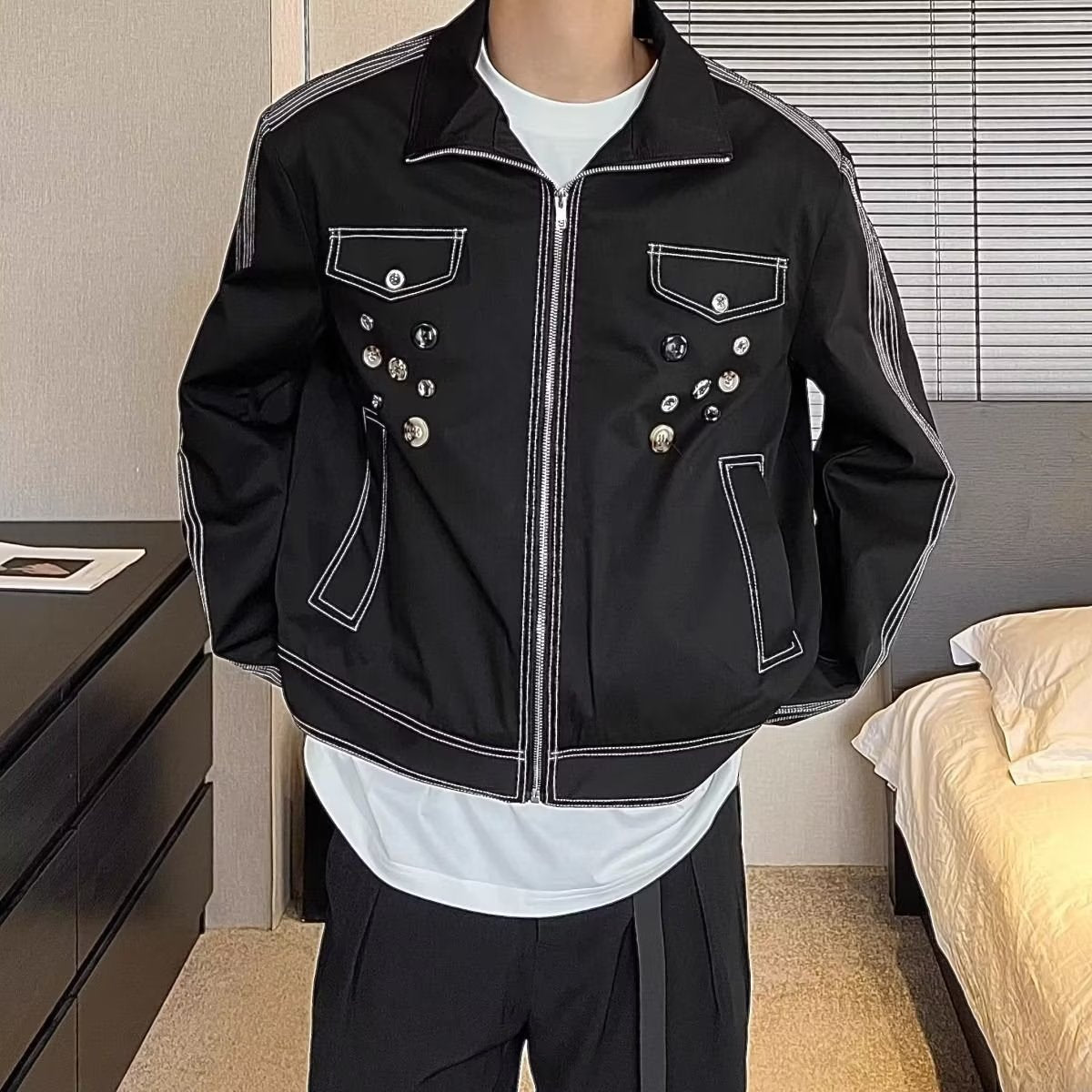 snɔoɟ uoı̣snɟ -  美式夾克男女中性風不規則設計感纽扣裝飾百搭寬鬆情侣休閒短外套 Bc-002