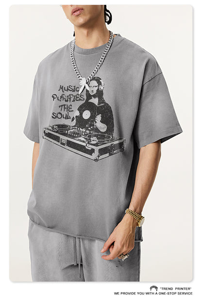 ▶𝔽𝕦𝕤𝕚𝕠𝕟 𝔽𝕠𝕔𝕦𝕤 ⌘𝓦𝓪𝓼𝓱𝓮𝓭 𝔀𝓲𝓷𝓭 ◀ 2025夏季歐美復古高街趣味蒙娜麗莎印花泛白寬鬆短袖男女同款 TZ-06