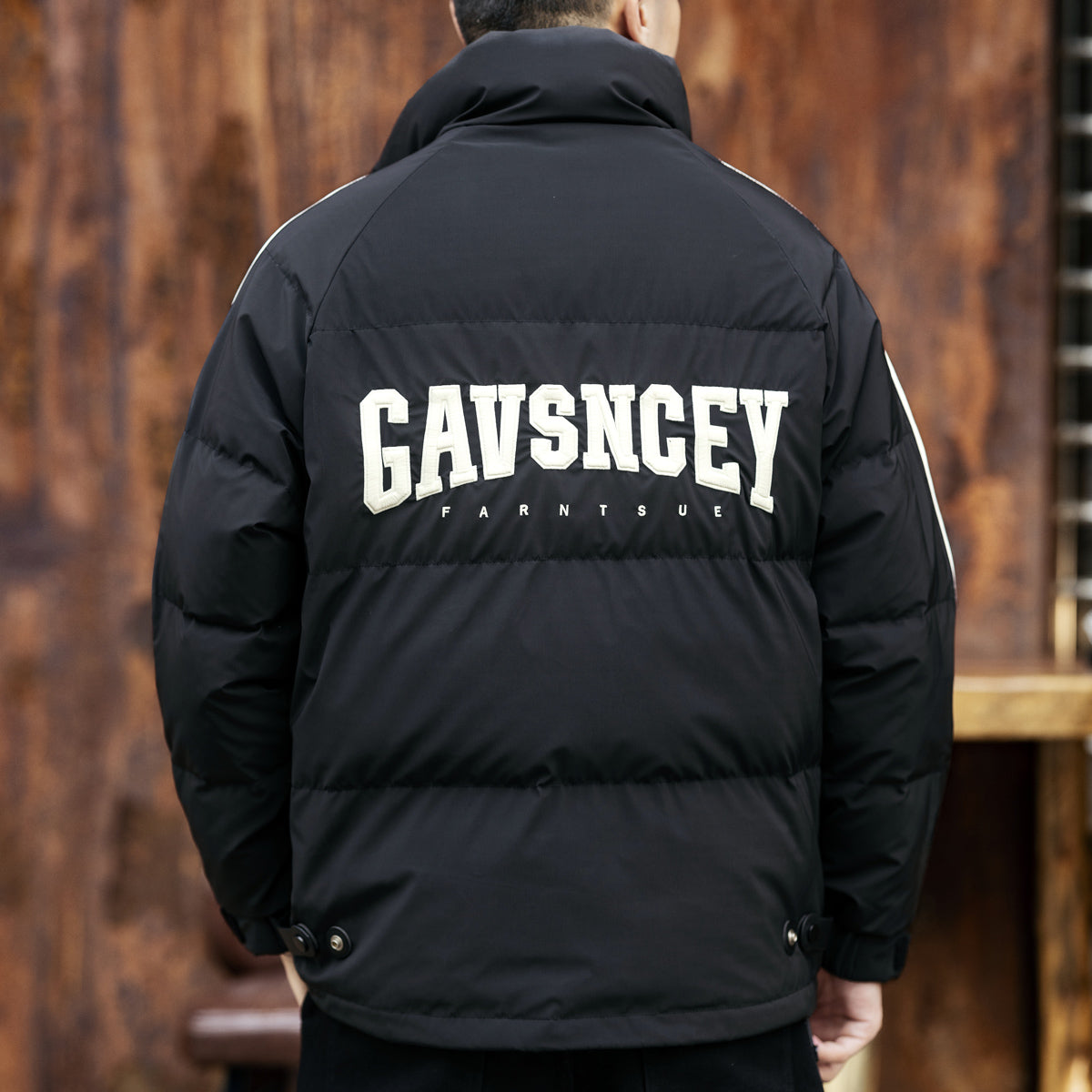 snɔoɟ uoı̣snɟ - 格藍鹿字母刺繡條纹黑色羽绒服秋冬加厚保暖鴨绒休閒外套 FG-352