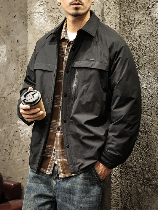 snɔoɟ uoı̣snɟ - 2025潮牌簡約工裝風短款羽绒服男士黑色翻領保暖百搭外套男羽绒服 FG-359