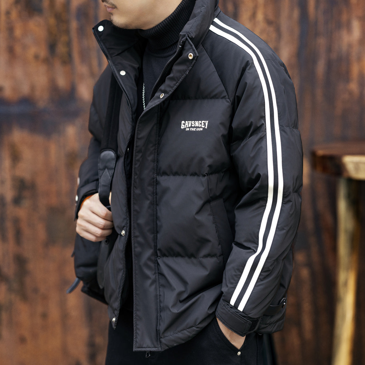 snɔoɟ uoı̣snɟ - 格藍鹿字母刺繡條纹黑色羽绒服秋冬加厚保暖鴨绒休閒外套 FG-352